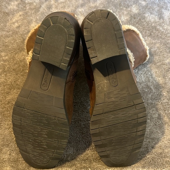 BareTraps Brown Winter Boots with Faux Fur Lining Camouflage Detailing - Picture 4 of 4